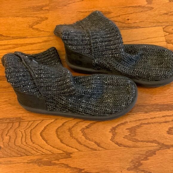 Size 8 sweater boots. Dark gray with some silver threading - Picture 1 of 8